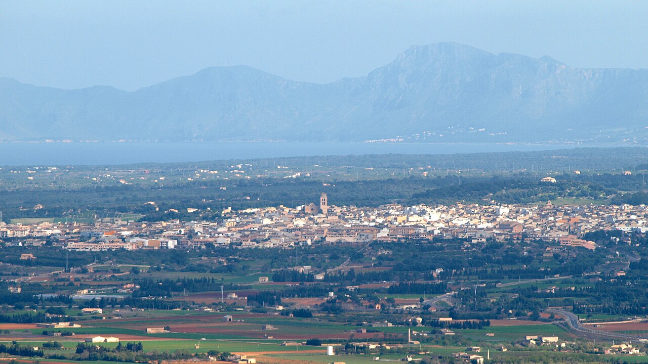 Vista general del núcleo urbano de Muro, Mallorca