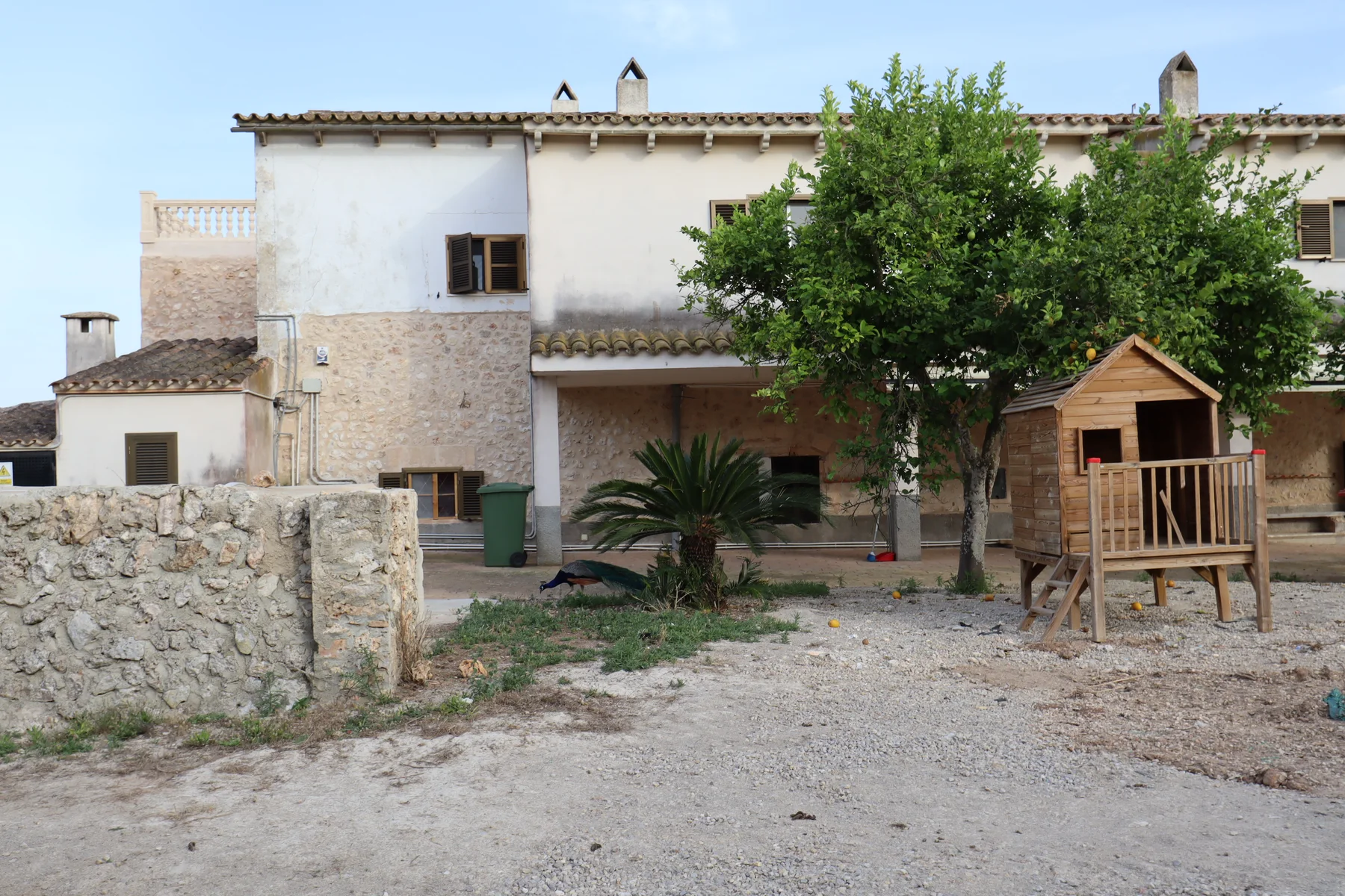 Fachada principal de la finca